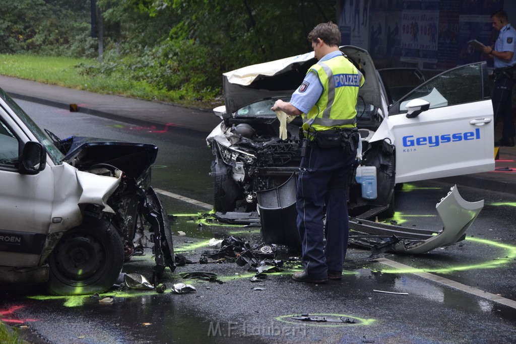 VU Frontal Koeln Hoehenhaus Berlinerstr vor Leuchterstr P29.JPG - Miklos Laubert